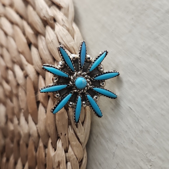 Beautiful NWOT Native American Zuni Turquoise Inlaid Flower Cluster Pendant 🩵💙 - Picture 9 of 12